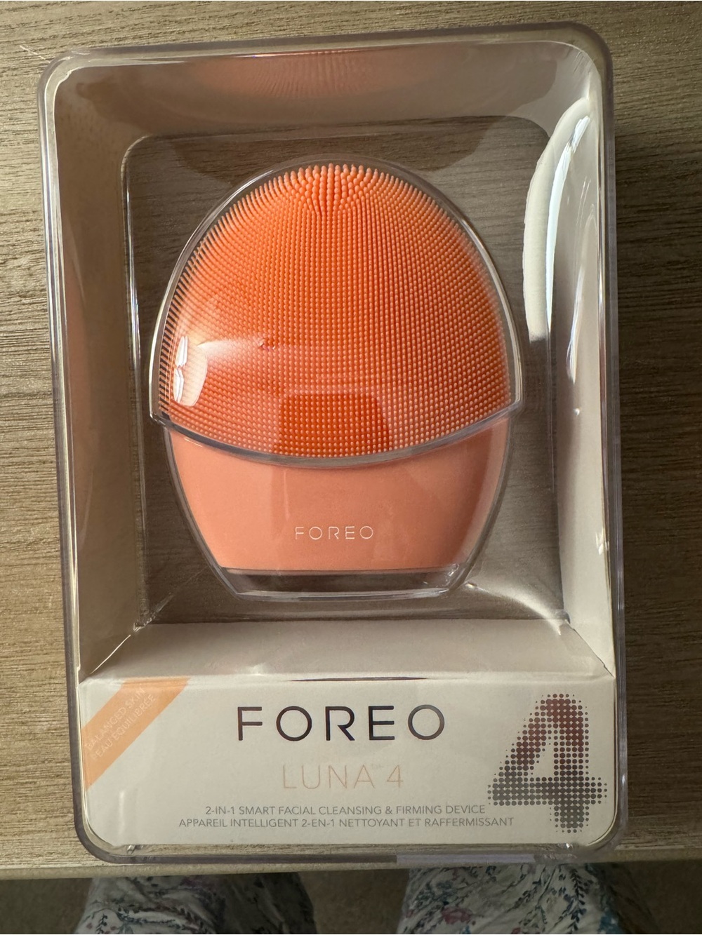 FOREO LUNA 4 Facial Cleansing Device - Peach